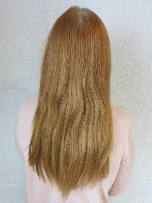 Před: Zesvětlení odstínu z měděné na studený blond.